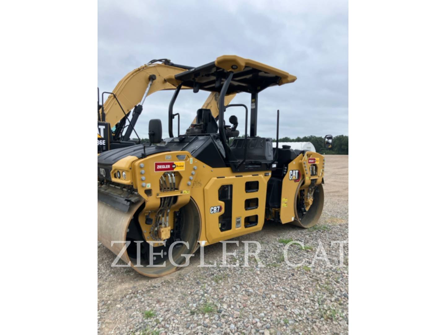 Caterpillar CB7-02, Compactor, 188 hours, S/N: M5R00384, 2023 - Image 1
