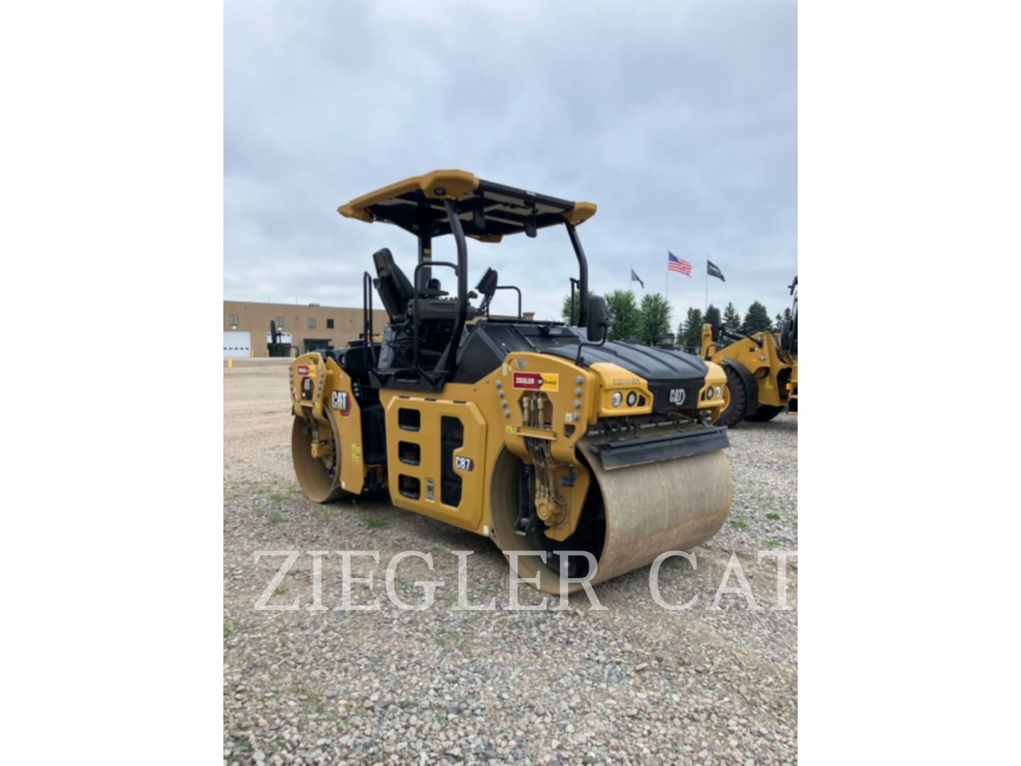 Caterpillar CB7-02, Compactor, 188 hours, S/N: M5R00384, 2023 - Image 3