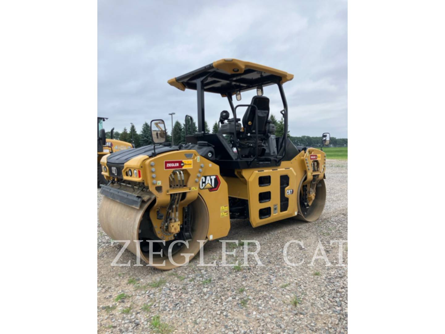 Caterpillar CB7-02, Compactor, 188 hours, S/N: M5R00384, 2023 - Image 4