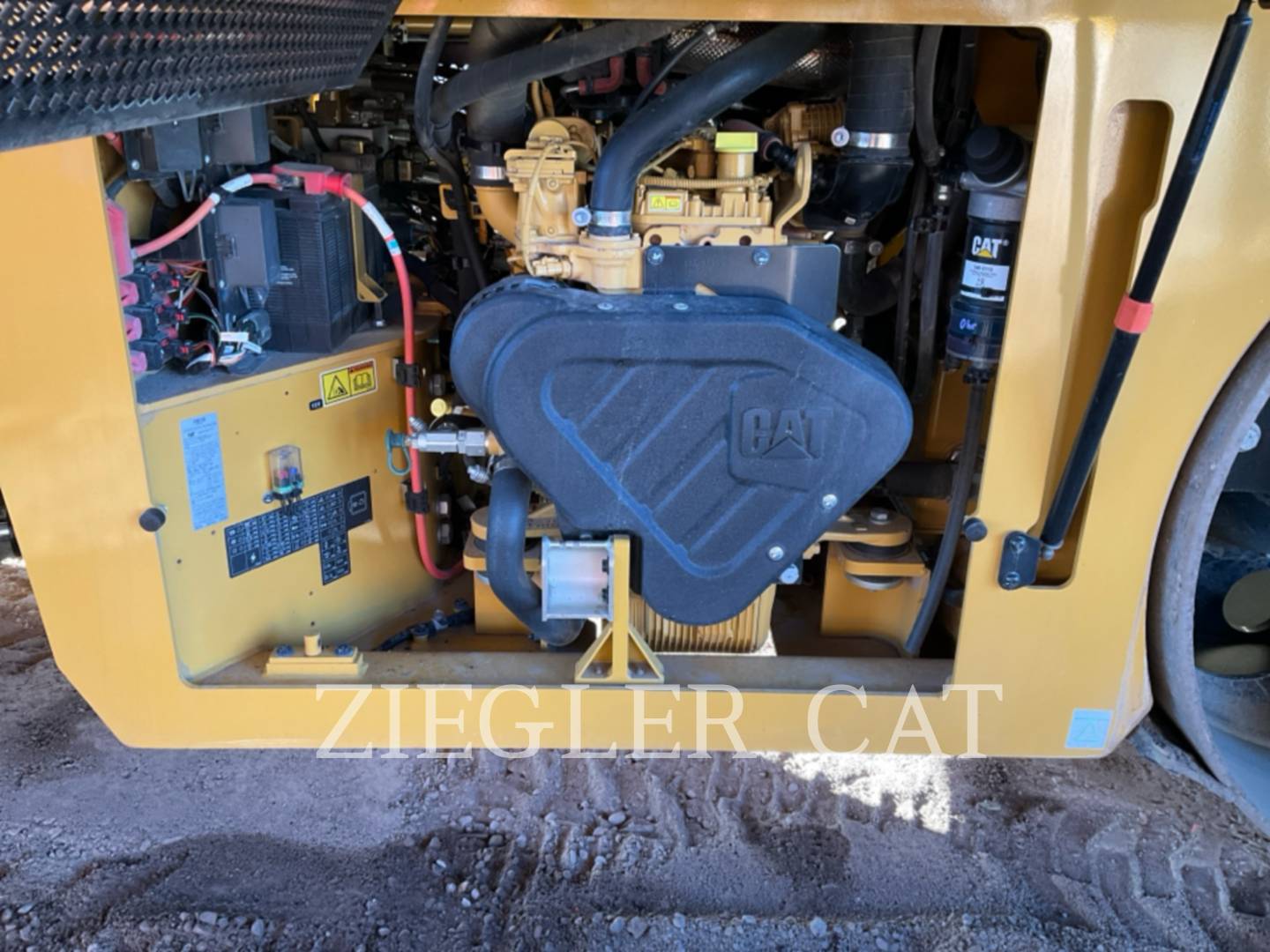 Caterpillar CB7-02, Compactor, 188 hours, S/N: M5R00384, 2023 - Image 7