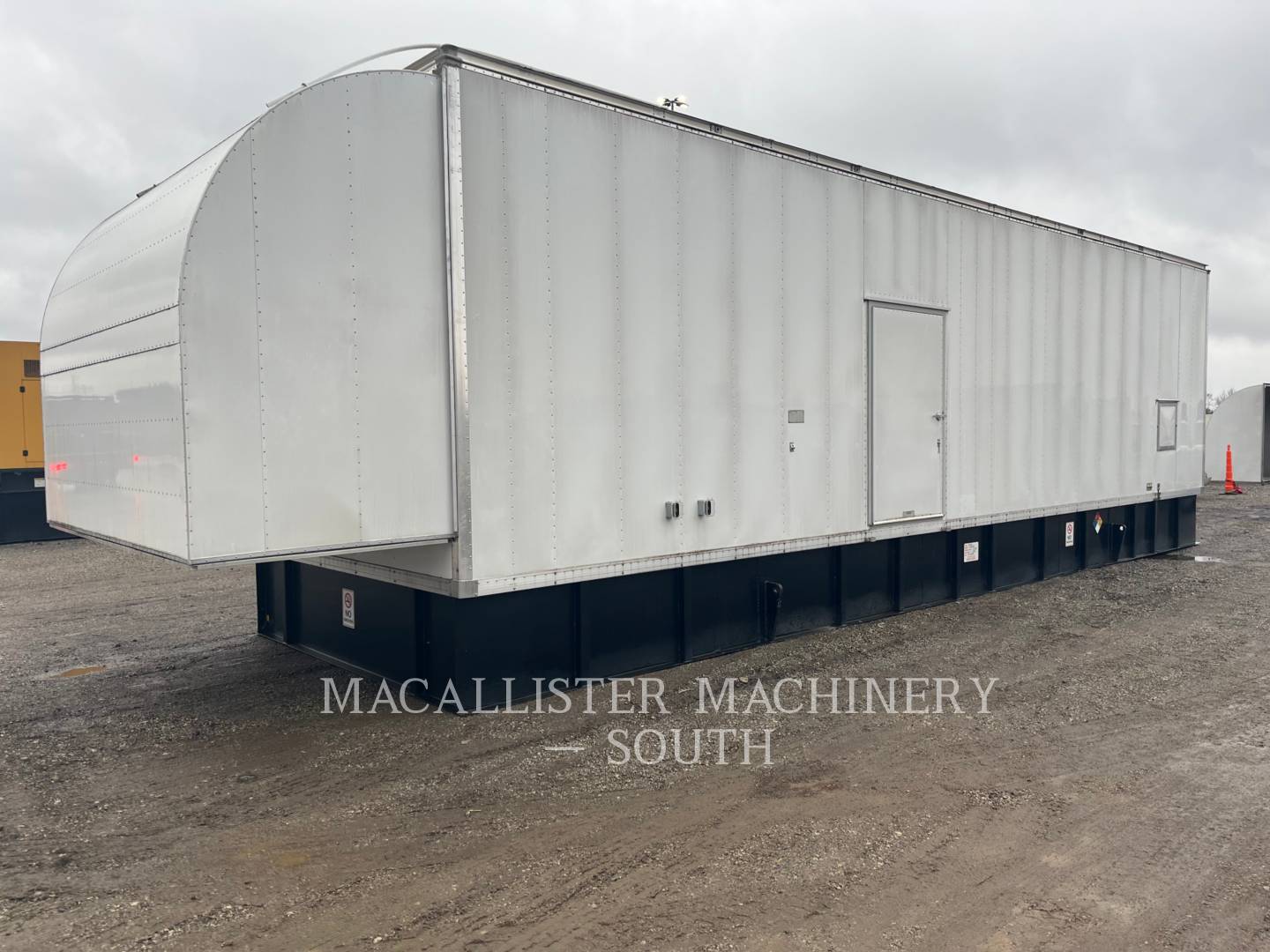 2000 KW Caterpillar 3516C, Diesel, 1800 RPM, 480V, 207 hours, 2015 - Image 2