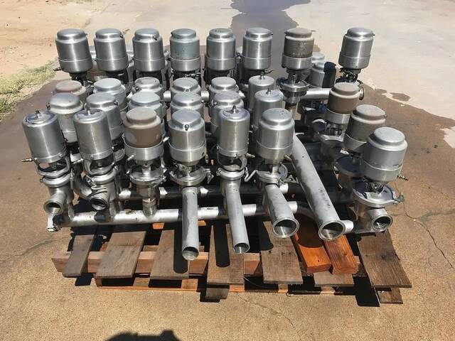 Tri-Clover Tri-Flo, Stainless Steel Pneumatic Valve Cluster, (5) 2-1/2" x 2" & (37) 2" x 2" valves, 42 total - Image 3