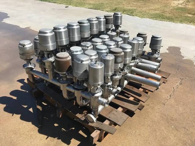 Tri-Clover Tri-Flo, Stainless Steel Pneumatic Valve Cluster, (5) 2-1/2" x 2" & (37) 2" x 2" valves, 42 total - Image 7