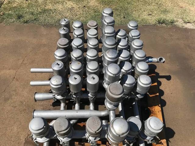 Tri-Clover Tri-Flo, Stainless Steel Pneumatic Valve Cluster, (5) 2-1/2" x 2" & (37) 2" x 2" valves, 42 total - Image 9