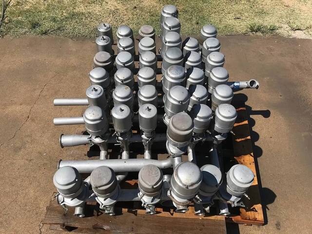 Tri-Clover Tri-Flo, Stainless Steel Pneumatic Valve Cluster, (5) 2-1/2" x 2" & (37) 2" x 2" valves, 42 total - Image 10