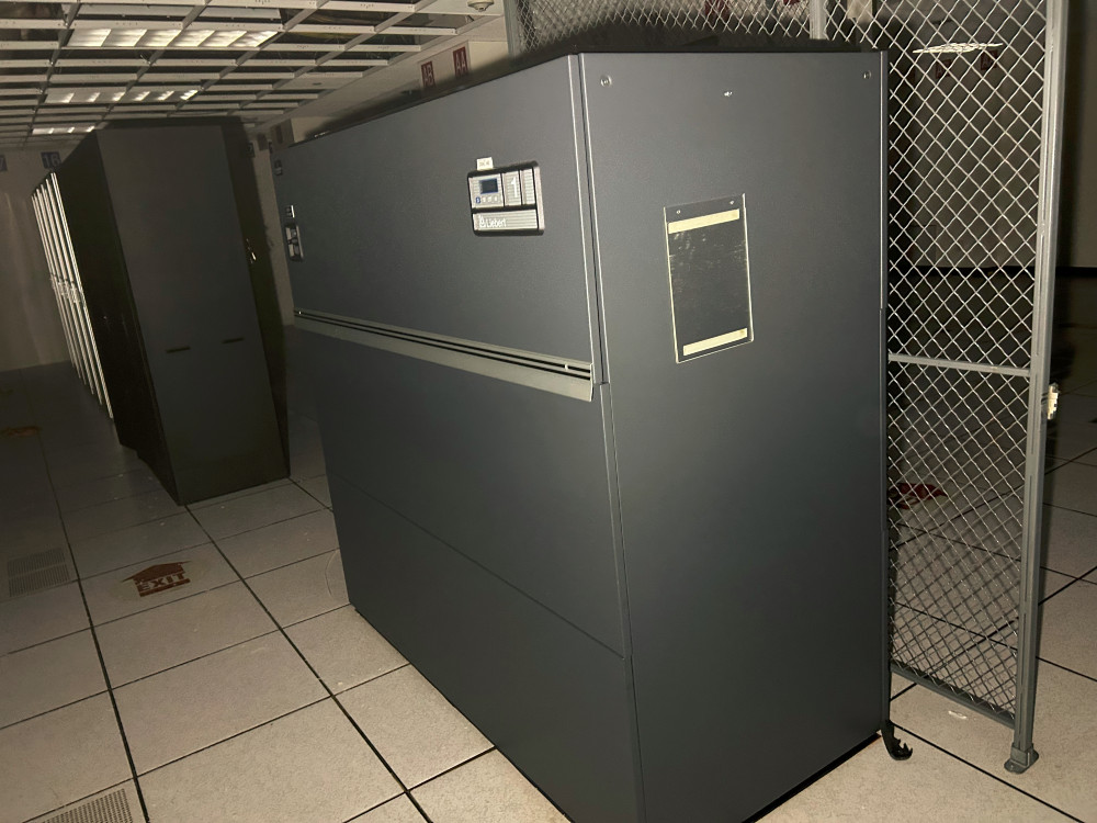 Liebert Deluxe System 3 Precision Air Conditioning System (Chilled Water Floor-Mount CRAC Unit) [ camped - Image 7