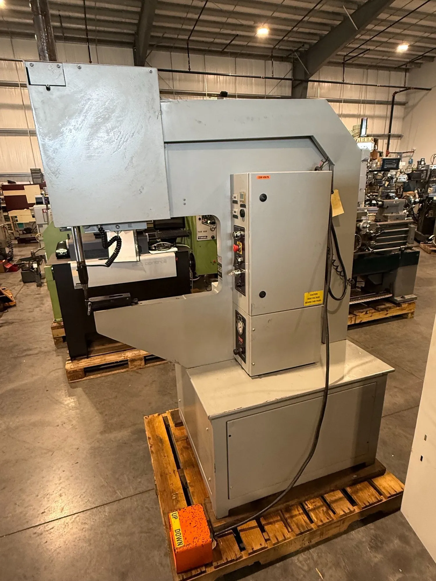 8 Ton, Haeger #824, hydraulic insertion press, 8" stroke, 24" throat, modular autofeed, 18 gallon hydraulic - Image 5