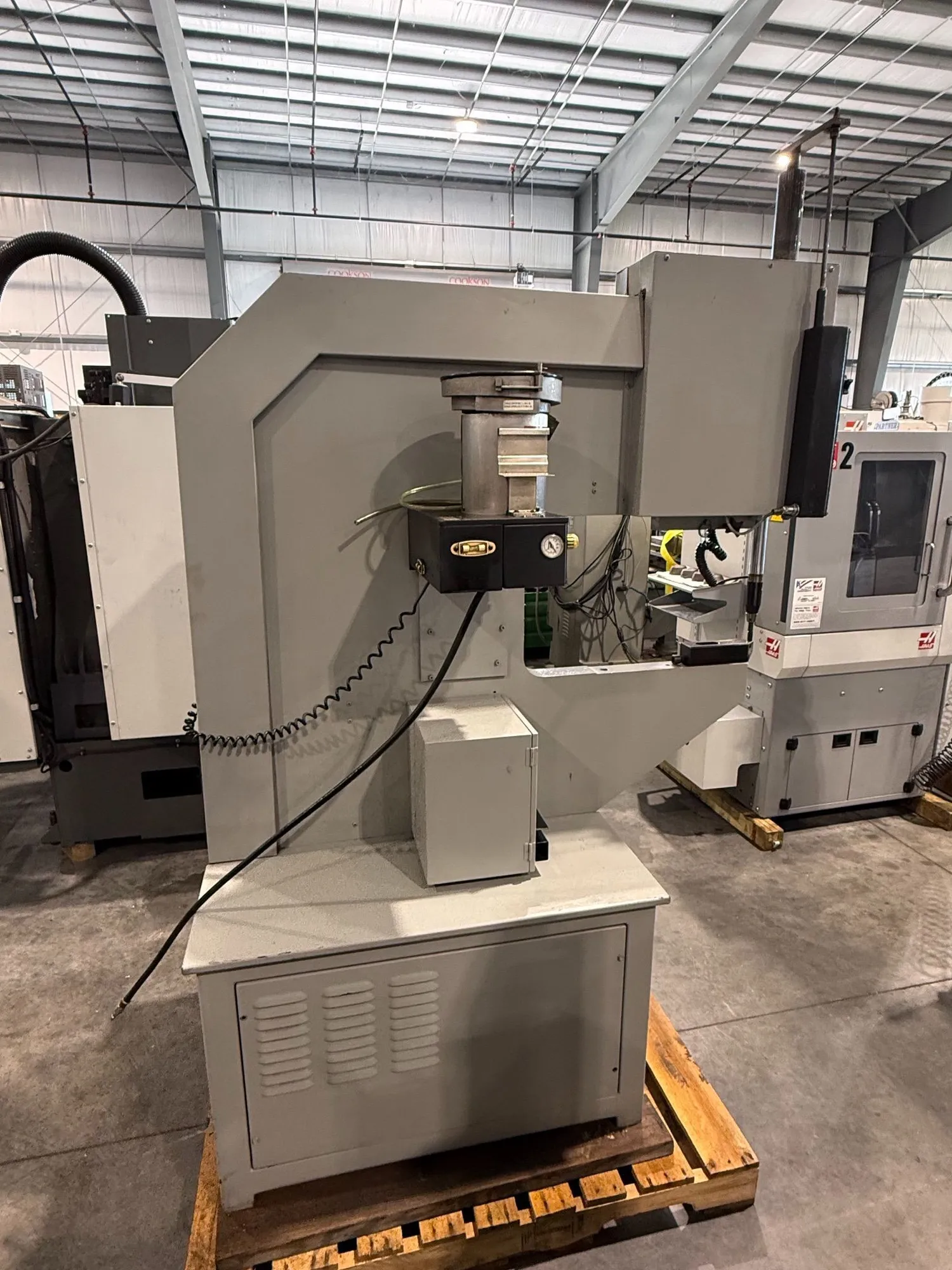 8 Ton, Haeger #824, hydraulic insertion press, 8" stroke, 24" throat, modular autofeed, 18 gallon hydraulic - Image 6