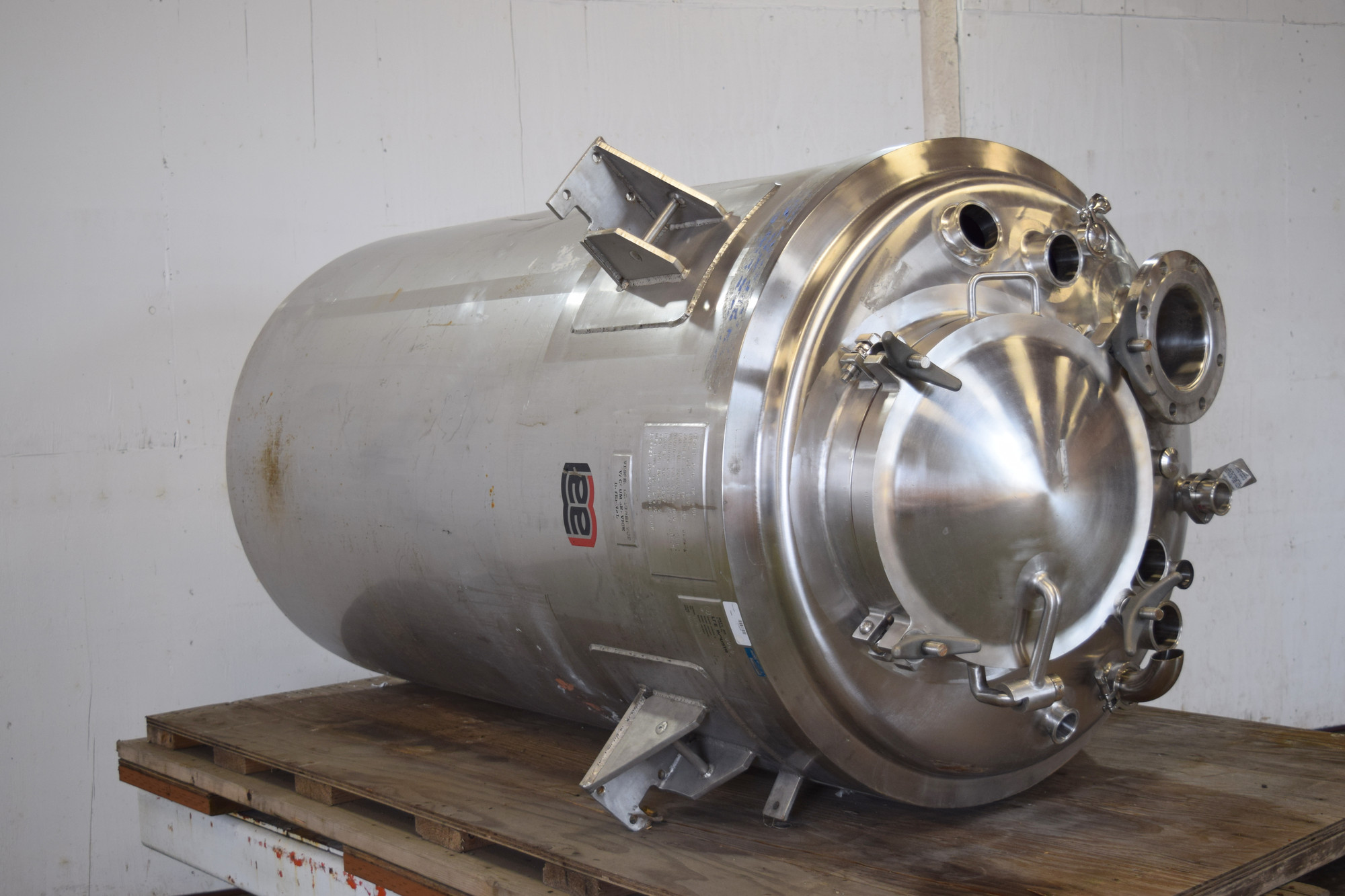321 gallon Lee Industries #1000LU, Stainless Steel jacketed tank, 50 psi @ 302&deg;F internal, 100 psi jacket - Image 1