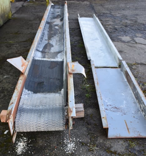 16" wide x 20' long, Belt Conveyor, traction type belting, 17" trough width, metal covers/lids, 3/4 HP - Image 3