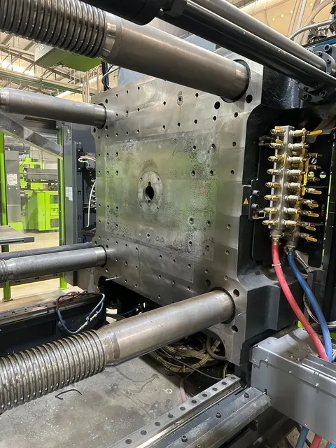 900 Ton, 47 oz., Engel #Duo-3660/900-speed, servo-hydraulic horizontal injection molder, 46.46" x 39.37" tie - Image 6