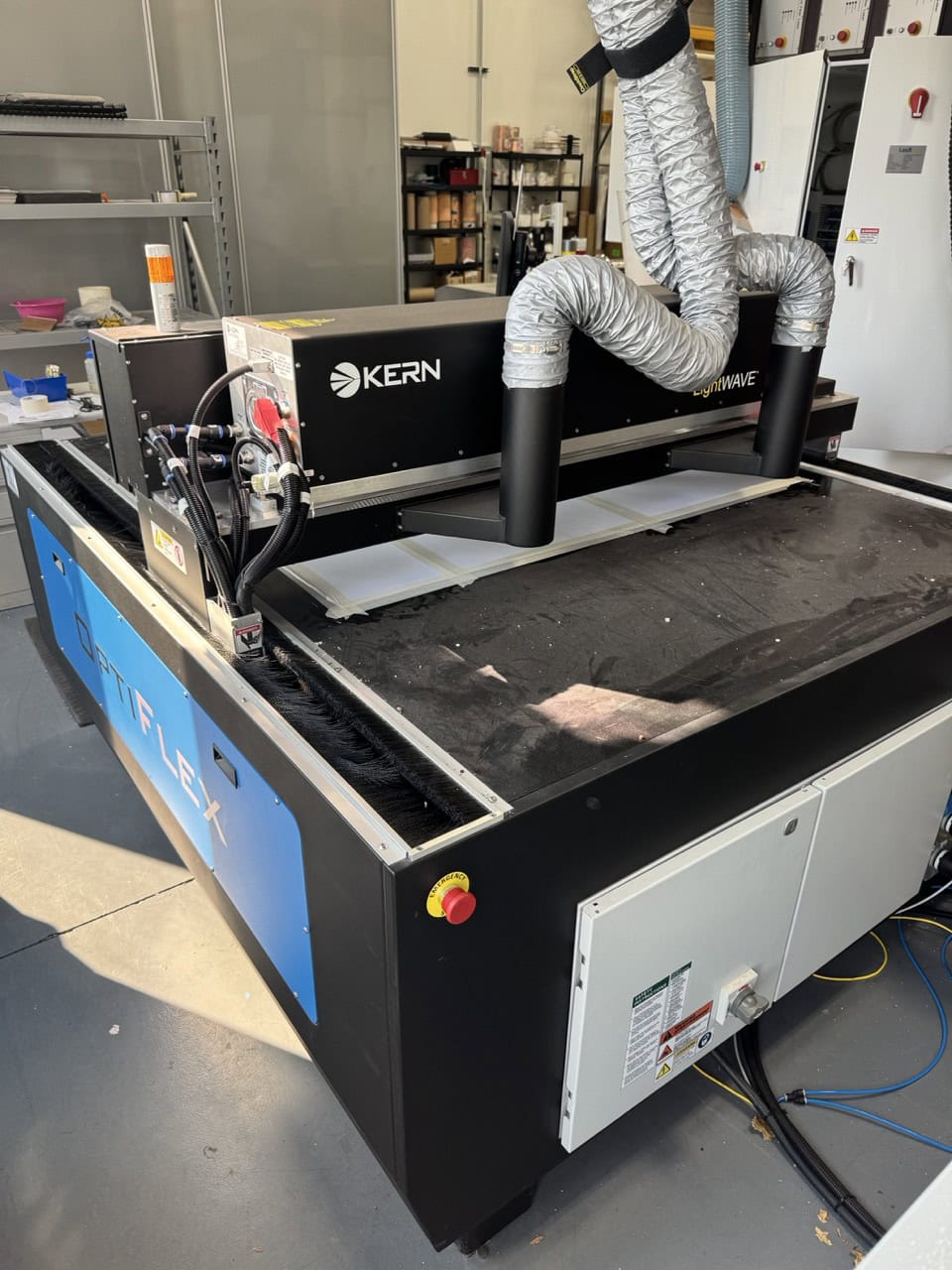 Kern #OptiFlex-50, CO2 laser system, 52" x 50" work area, 500 Watt, 208-240 V., 3 Ph., 2023 - Image 2