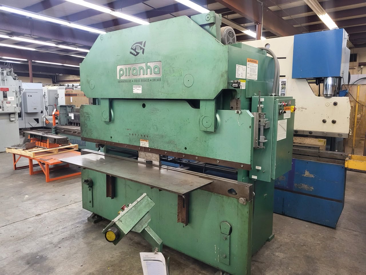 65 Ton, Piranha #6508, hydraulic press brake, 8' overall, 792" between housing, 6" stroke, 15" open, 9" Shut - Image 2