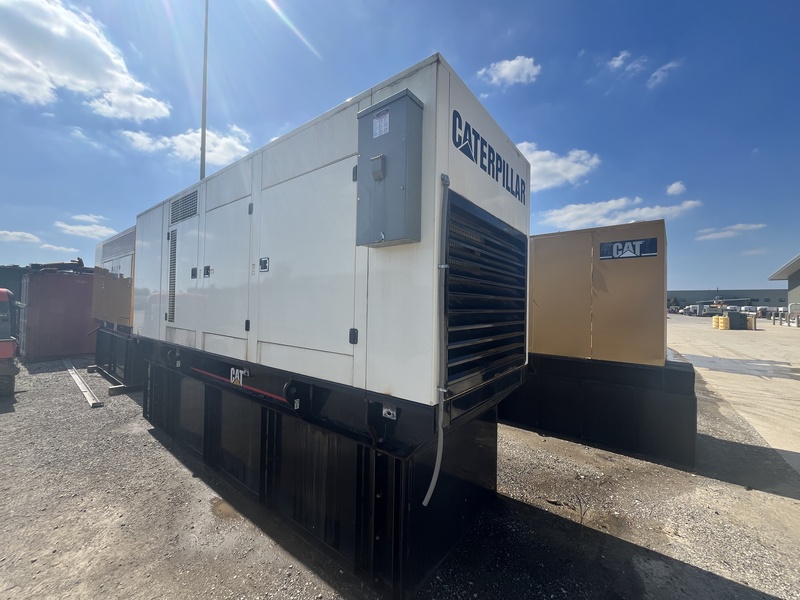 400 KW Caterpillar #3456, diesel generator set, 277/480 Volts, 880 hours, 1800 RPM, sound attenuated - Image 2