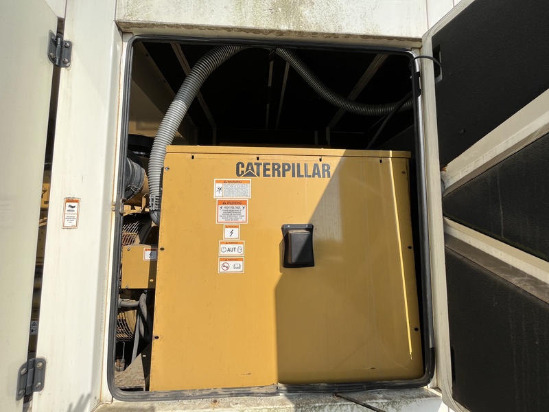 400 KW Caterpillar #3456, diesel generator set, 277/480 Volts, 880 hours, 1800 RPM, sound attenuated - Image 8