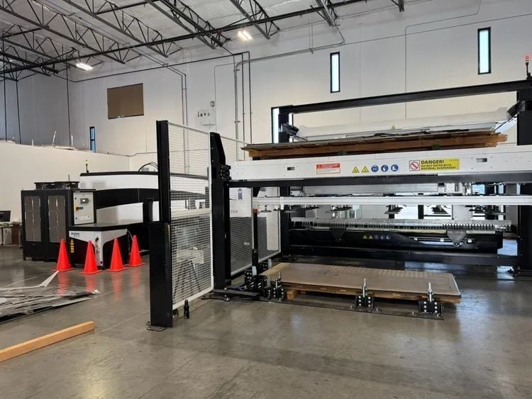 Eagle #iNspire-2040, fiber laser, 20,000 watt, 6.5' x 13' table, load/unload automation, dust collector - Image 3