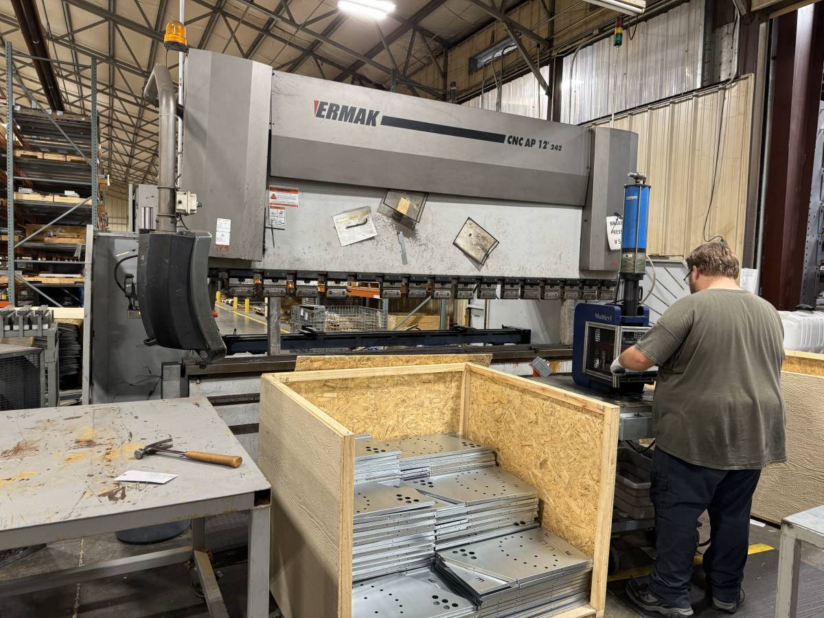 242 Ton, Ermak #AP, CNC press brake, 12' overall, 1272" between housing, 4-axis CNC backgauge, 25 HP, ER90-3D - Image 6