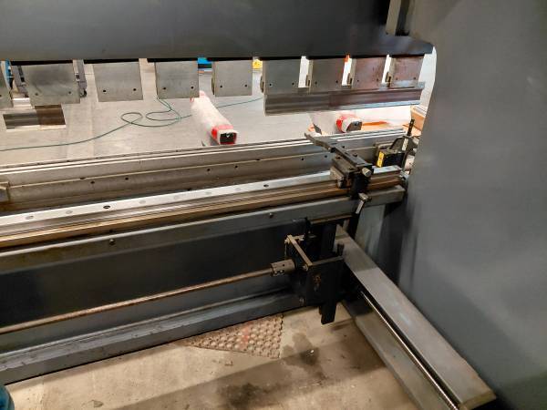 250 Ton, JMT #AD-R-37220, hydraulic press brake, 12' overall, 122" between housing, tooling, 2012 - Image 5