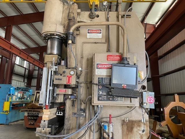 300 Ton, Pacific #J300-12, CNC hydraulic press brake, 12' overall, 1272" between housing, Automec 2-axis CNC - Image 5