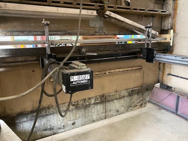 300 Ton, Pacific #J300-12, CNC hydraulic press brake, 12' overall, 1272" between housing, Automec 2-axis CNC - Image 6