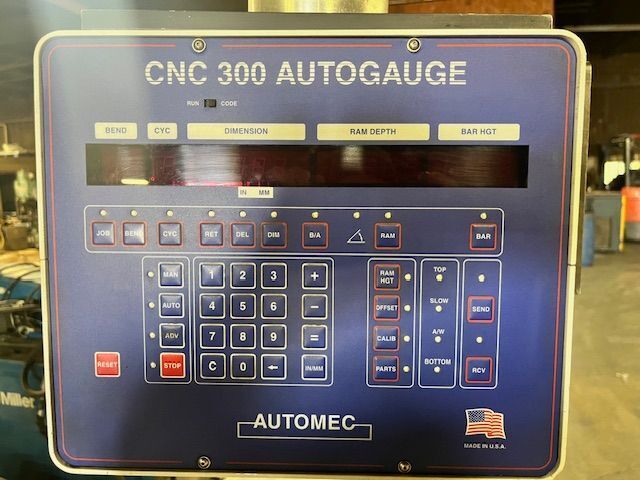 60 Ton, Accurpress #7606, hydraulic press brake, 6' overall, 52" between housing, 8" stroke, 8" throat, CNC - Image 4
