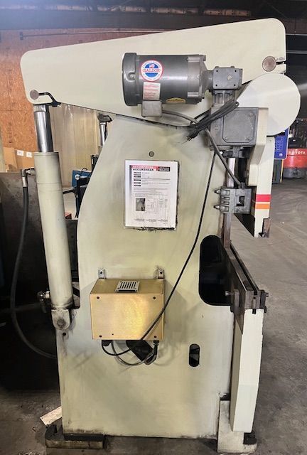 60 Ton, Accurpress #7606, hydraulic press brake, 6' overall, 52" between housing, 8" stroke, 8" throat, CNC - Image 7