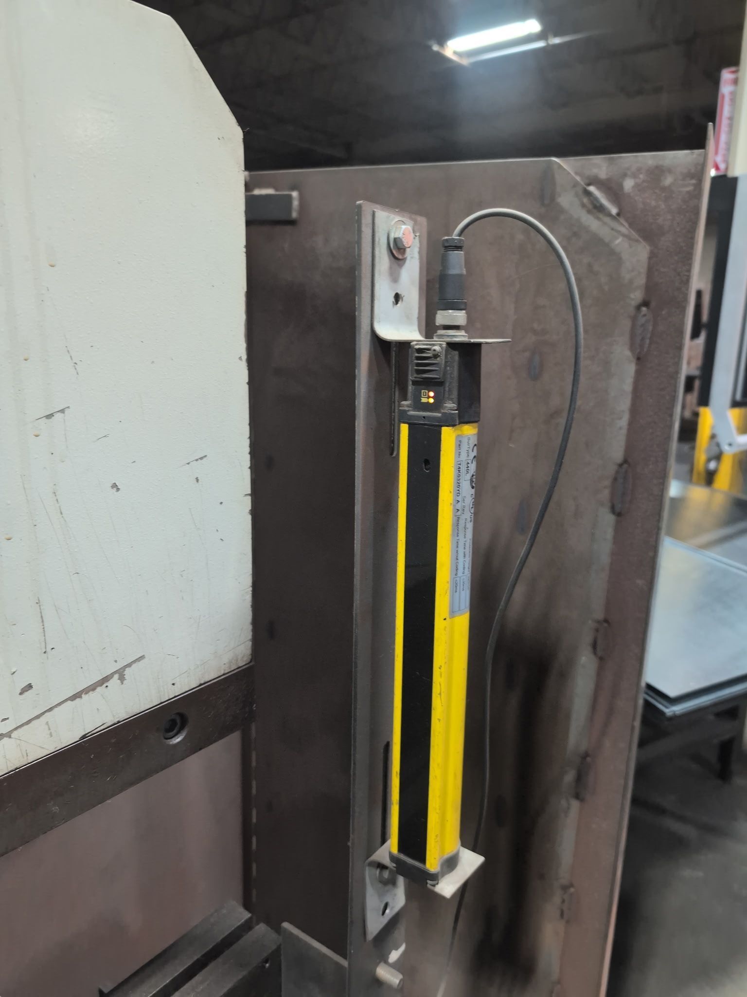 70 Ton, Piranha #70-08, CNC hydraulic press brake, 8' overall, 80.7" between housing, 3.94" stroke, 9.84" - Image 3