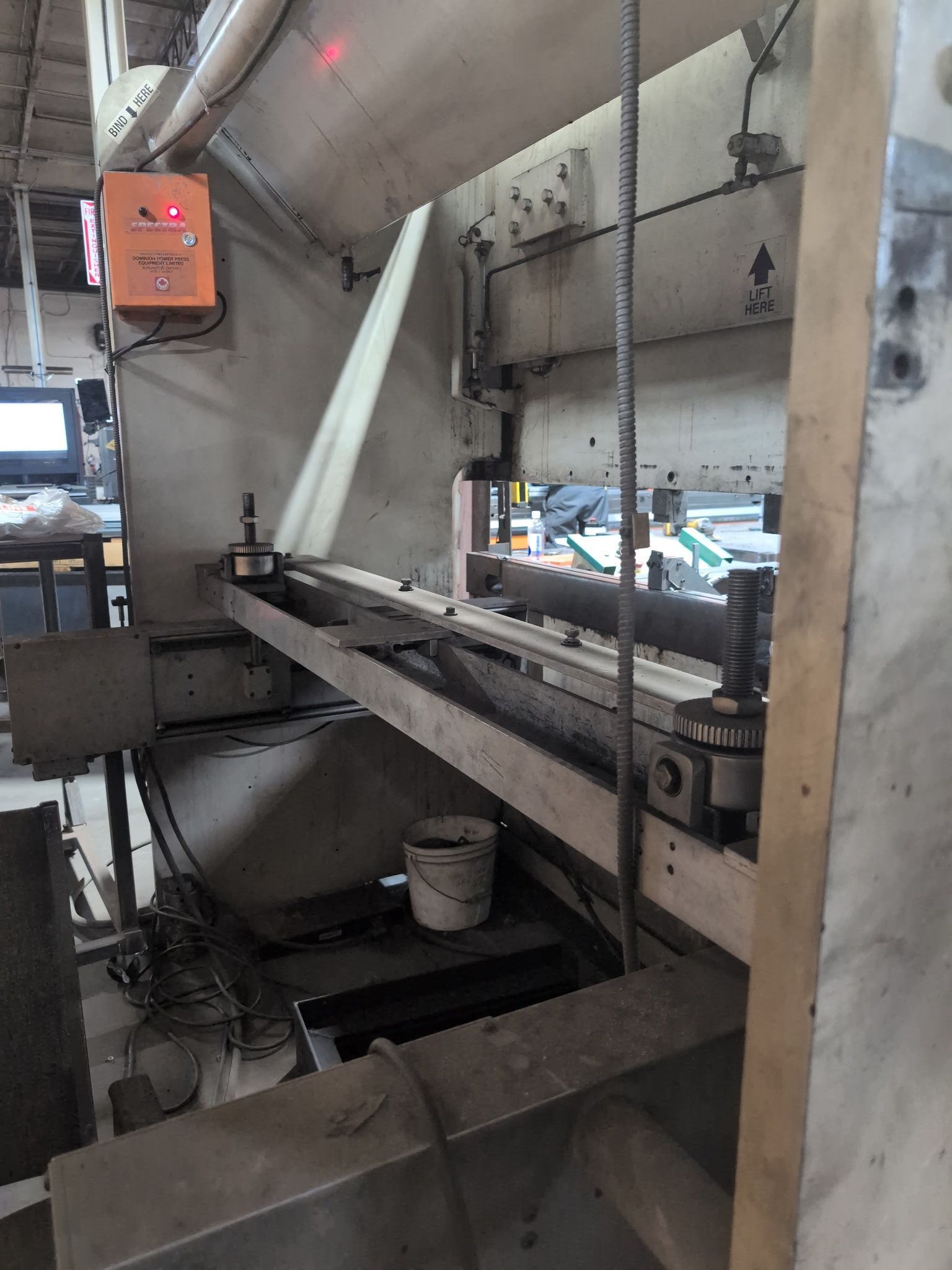 70 Ton, Piranha #70-08, CNC hydraulic press brake, 8' overall, 80.7" between housing, 3.94" stroke, 9.84" - Image 5