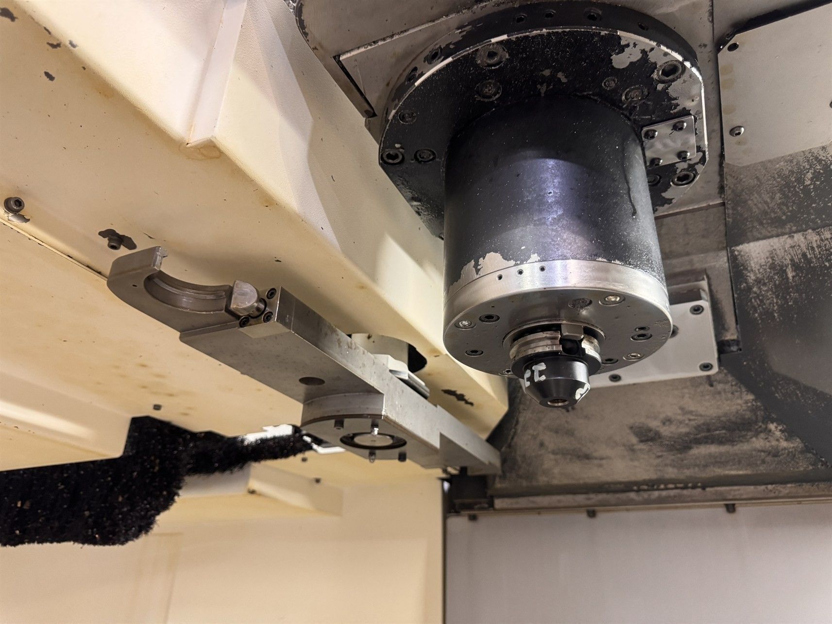 Mazak #VCN-700/40-IIHS, CNC vertical machining center, 30 automatic tool changer, 60.2" X, 27.6" Y, 25.6" Z - Image 5