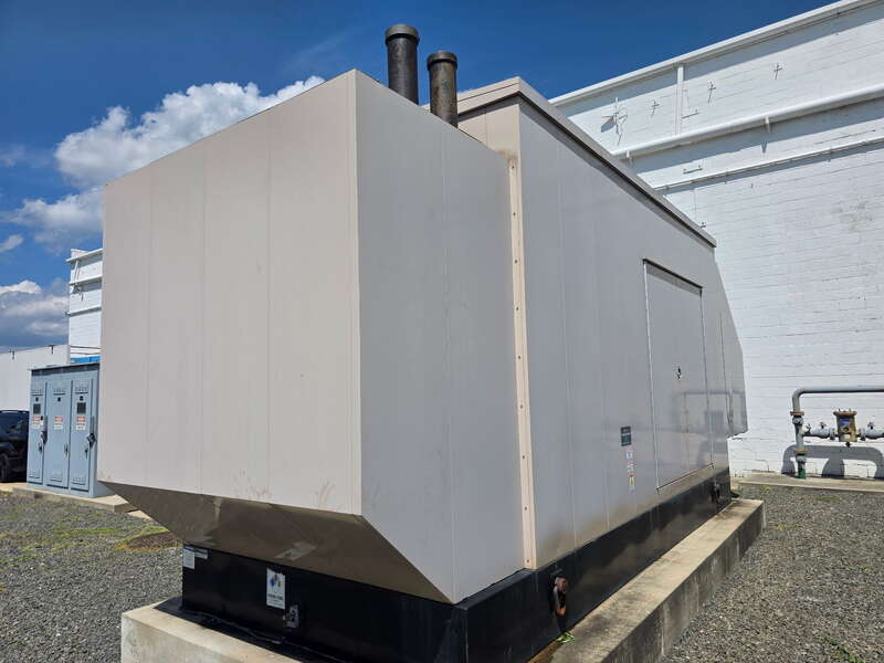 900 KW Cummins #DQFAC, diesel generator set, 277/480 Volts, 1490 HP @ 1800 RPM, QST30-G5 NR2 engine, 502 - Image 2