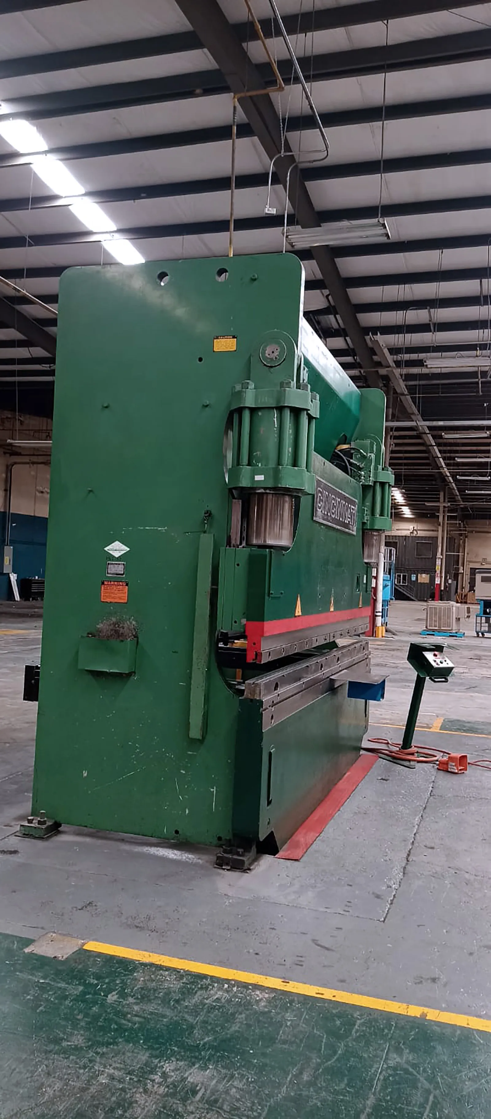 350 Ton, Cincinnati #350CBII, CNC press brake, 10' overall, 10" stroke, Cincinnati CNC control - Image 4