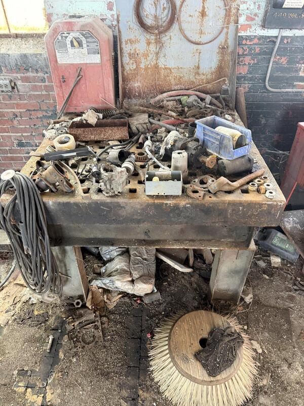 5' x 5' Acorn welding table, w/ stand - Image 1