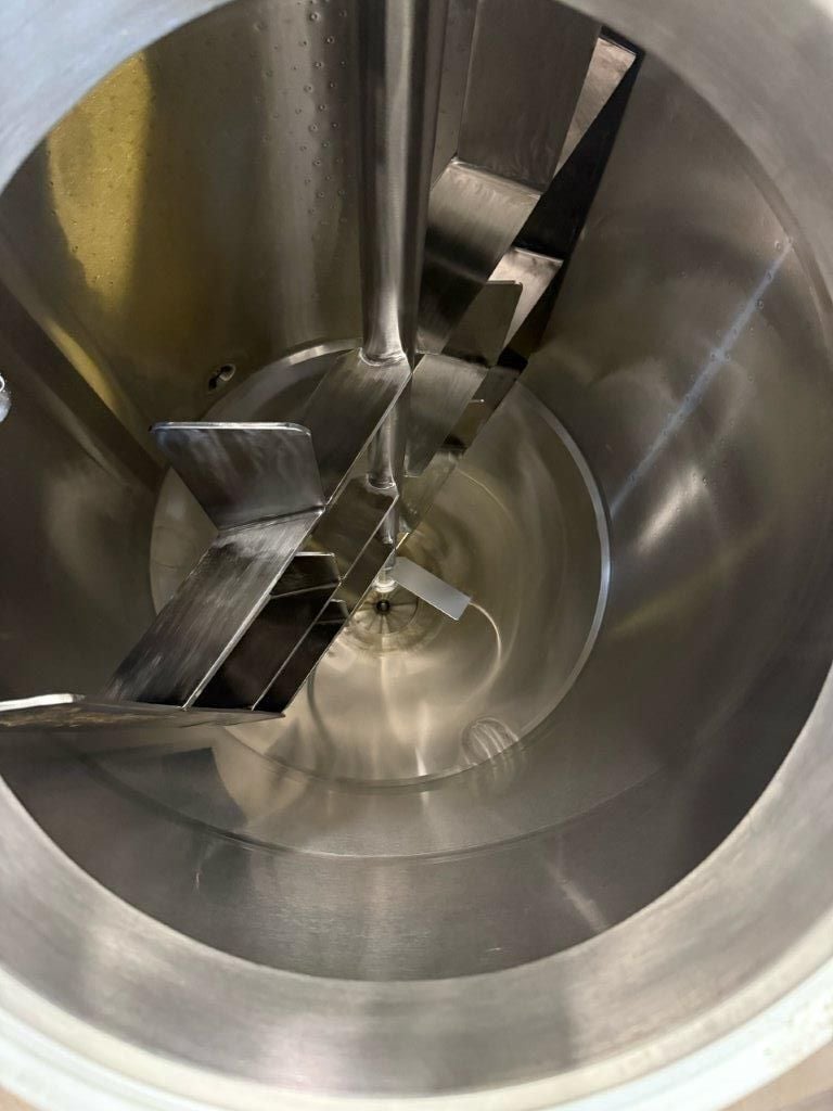 900 gallon Qualtech, Stainless Steel Jacketed Mix Tank, cone top & bottom, top-mounted agitator, 70 psig - Image 1