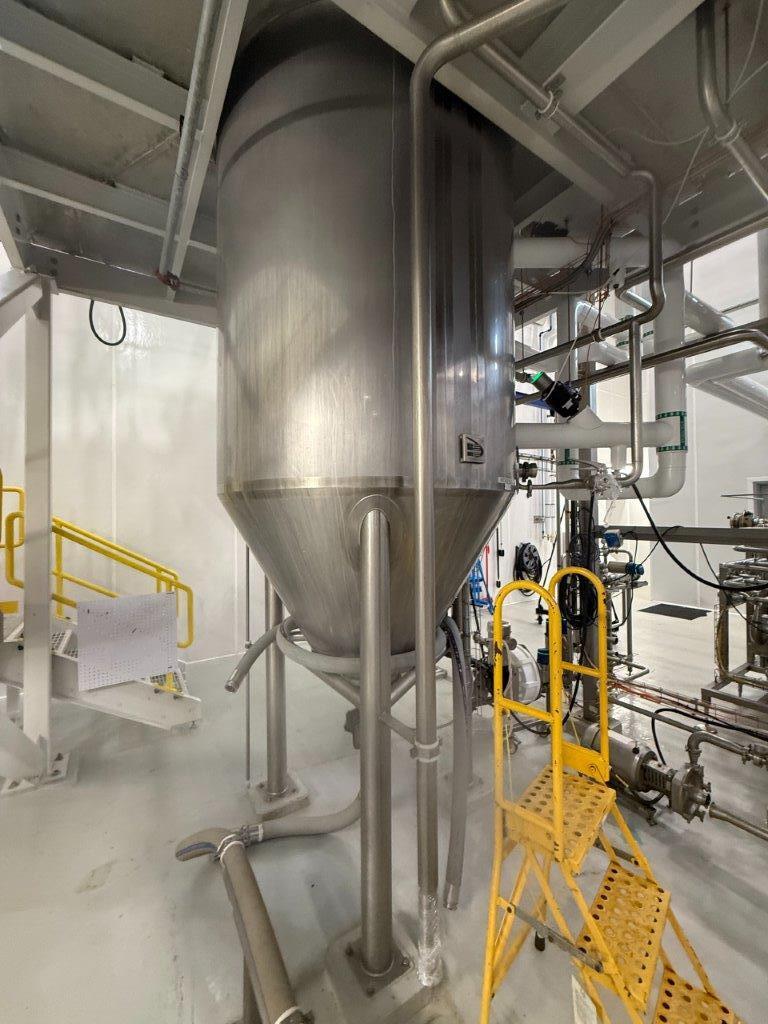 900 gallon Qualtech, Stainless Steel Jacketed Mix Tank, cone top & bottom, top-mounted agitator, 70 psig - Image 4