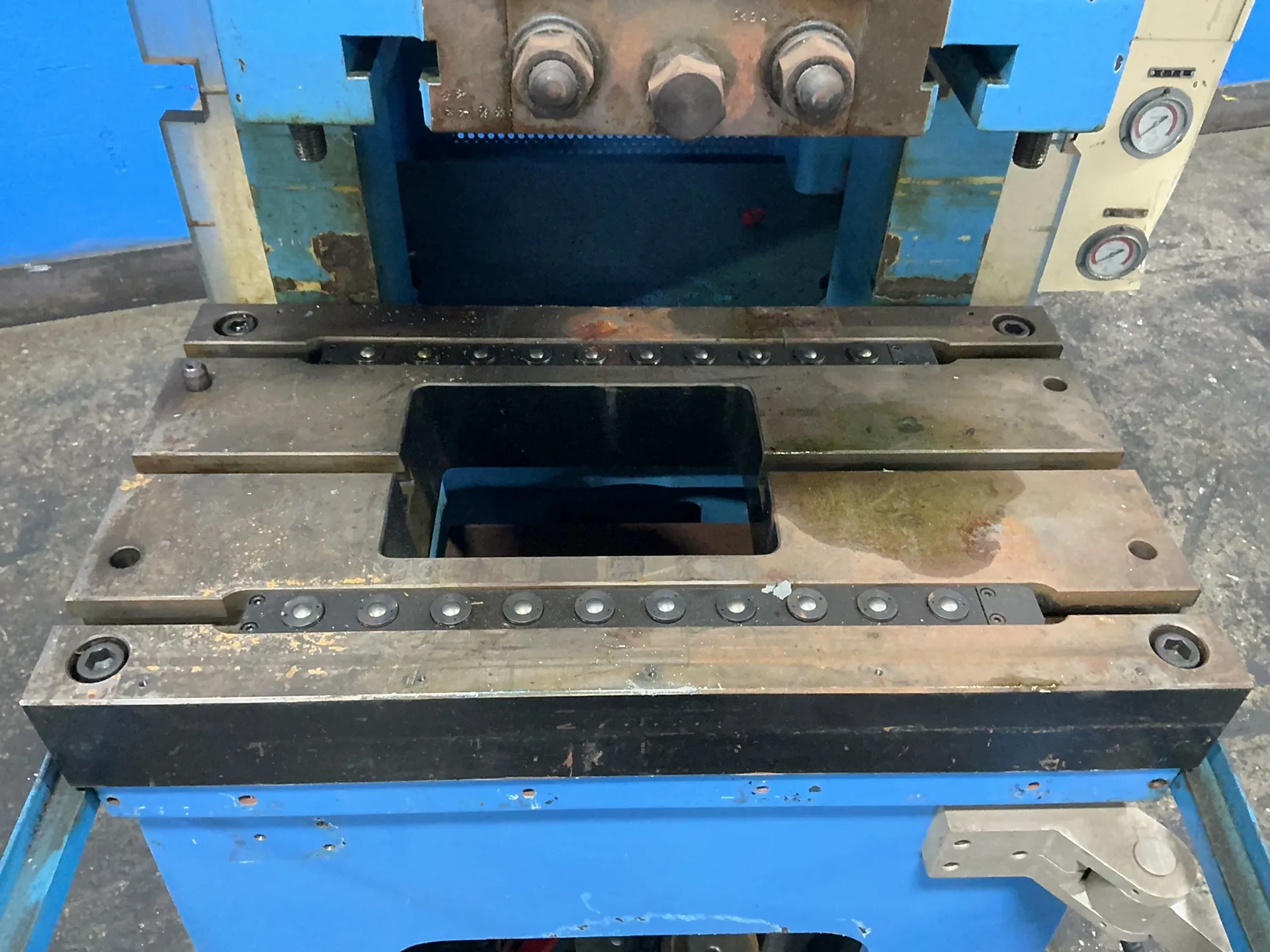45 Ton, Wasino Engineering #PUX45, Gap Frame Press, 15-3/4" x 13-3/4" Slide Area, 5-1/2" Stroke, 3.7 KW, 1993 - Image 4