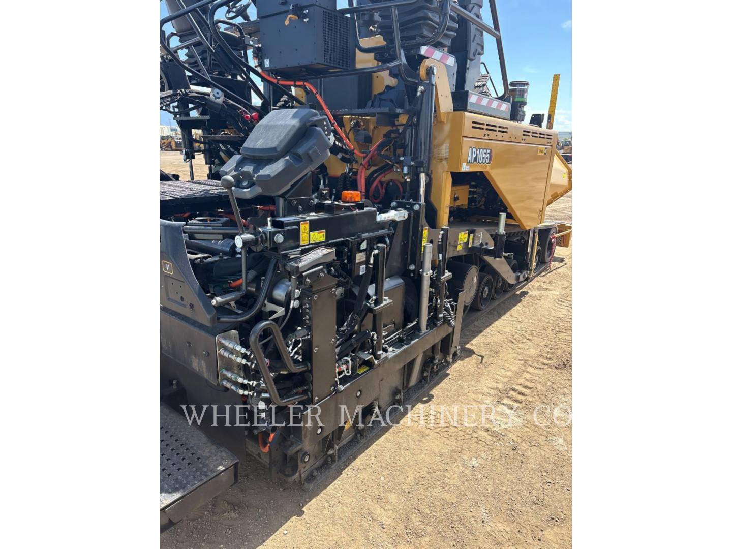 Caterpillar AP1055, Asphalt Paver, 43 hours, S/N: P2600200, 2026 - Image 2