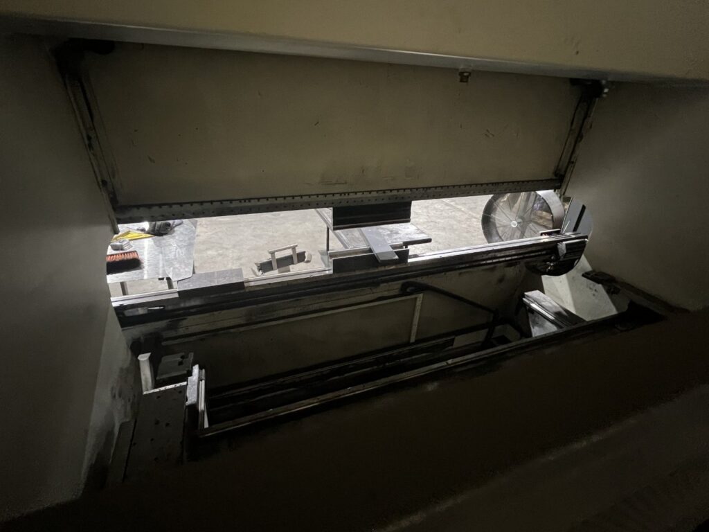 150 Ton, LVD #PPEB-135/30, 7-Axis CNC hydraulic press brake, 10' overall, 102" between housing, 7.9" stroke - Image 3