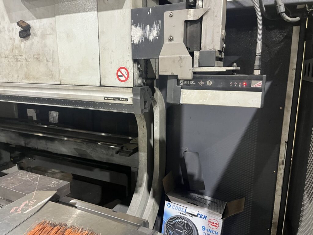 150 Ton, LVD #PPEB-135/30, 7-Axis CNC hydraulic press brake, 10' overall, 102" between housing, 7.9" stroke - Image 4