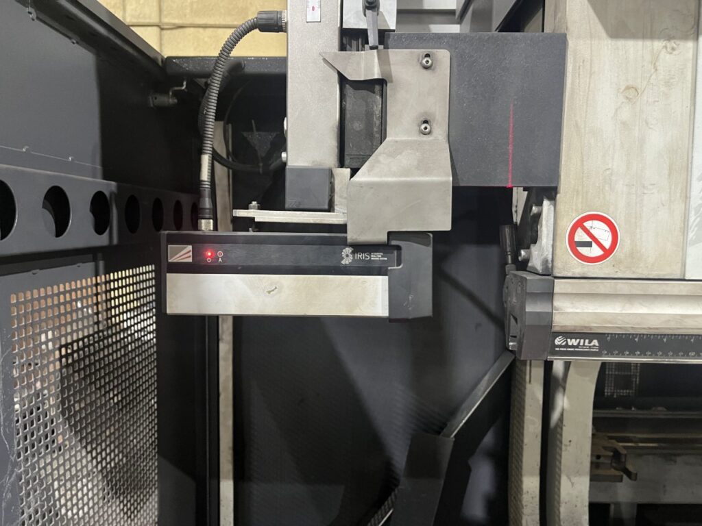 150 Ton, LVD #PPEB-135/30, 7-Axis CNC hydraulic press brake, 10' overall, 102" between housing, 7.9" stroke - Image 6