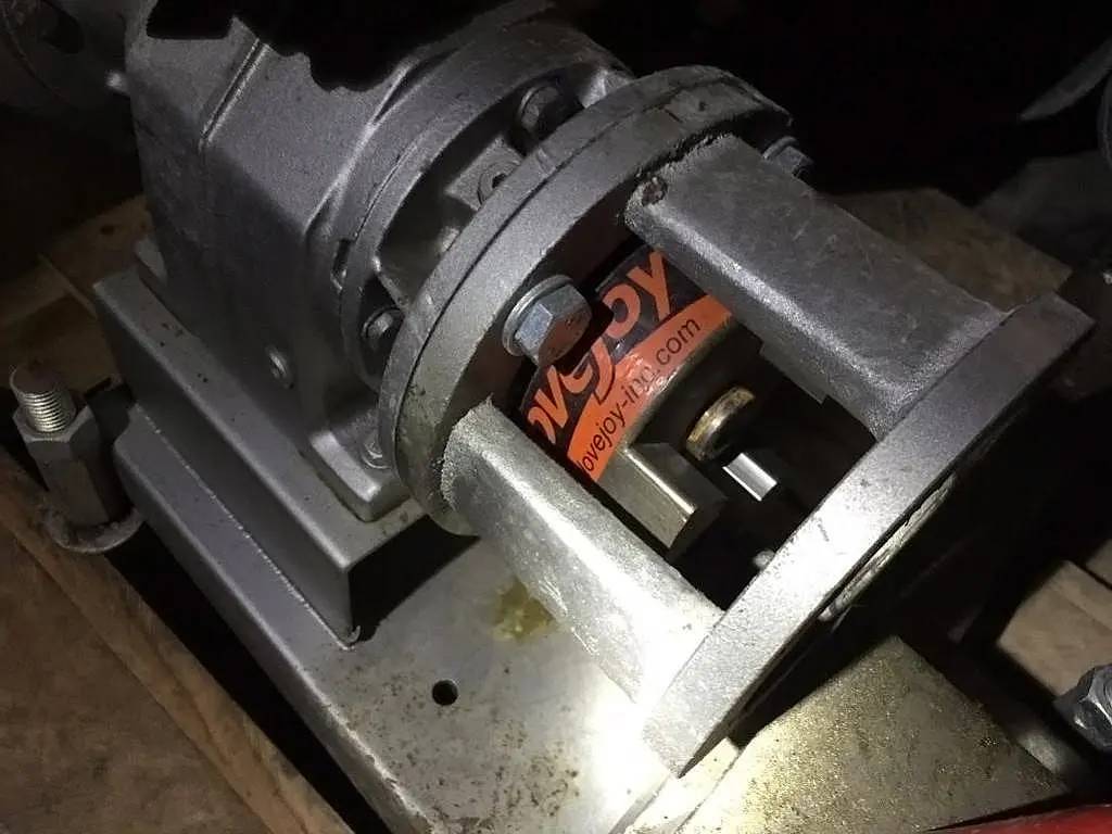 2 HP, 1720 RPM, SEW-Eurodrive #R43F, vari-drive gear reducer w/ motor, 45/94 RPM output, TEFC, 3 phase, 60 Hz. - Image 4