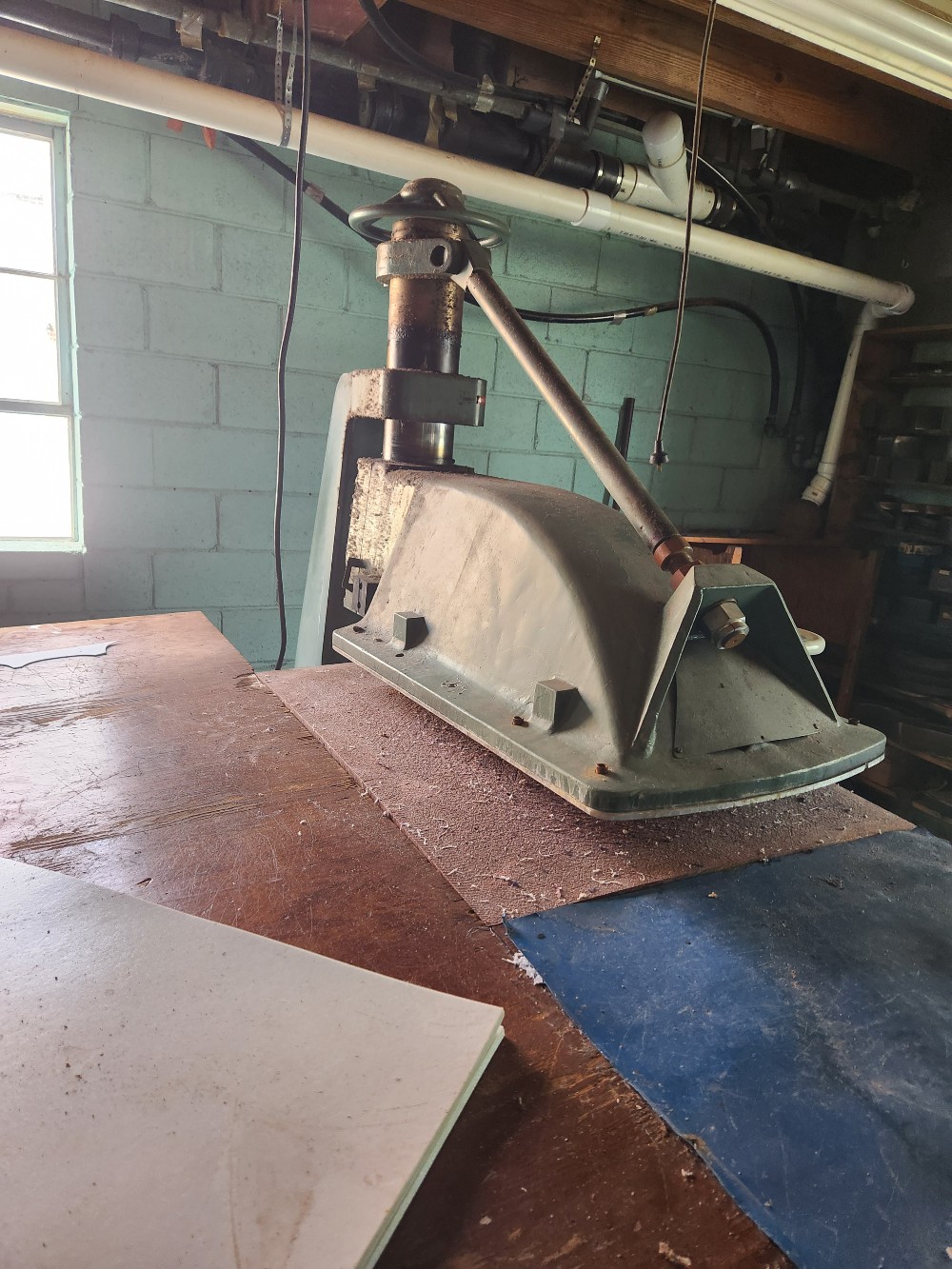 25 Ton, Bata Engineering #MK-1, Side Arm Hydraulic Die Clicker Press, 220 V., 60 Hz, 3 Ph., 11.5 Amp - Image 2