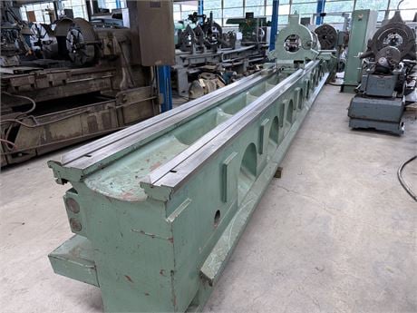 25" x 312" TOS #SUS63, engine lathe, 15" swing over cross slide, 3.5" bore, 30 HP, 9-1120 RPM, 26" 4-jaw - Image 2