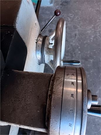24.8" TOS #SN-63B, engine lathe, 13.4" swing over cross slide, 2.8" bore, 1,000 RPM, 12" chuck, 8' bed, tool - Image 4