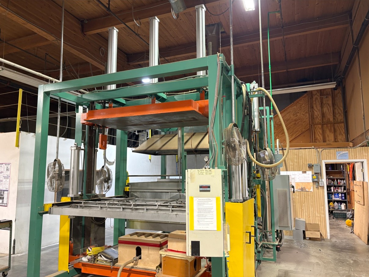 General Plastic Machines #122PC, Vacuum Thermoforming Machine, 161 HP, 48" x 78" top & bottom platen, Becker - Image 1