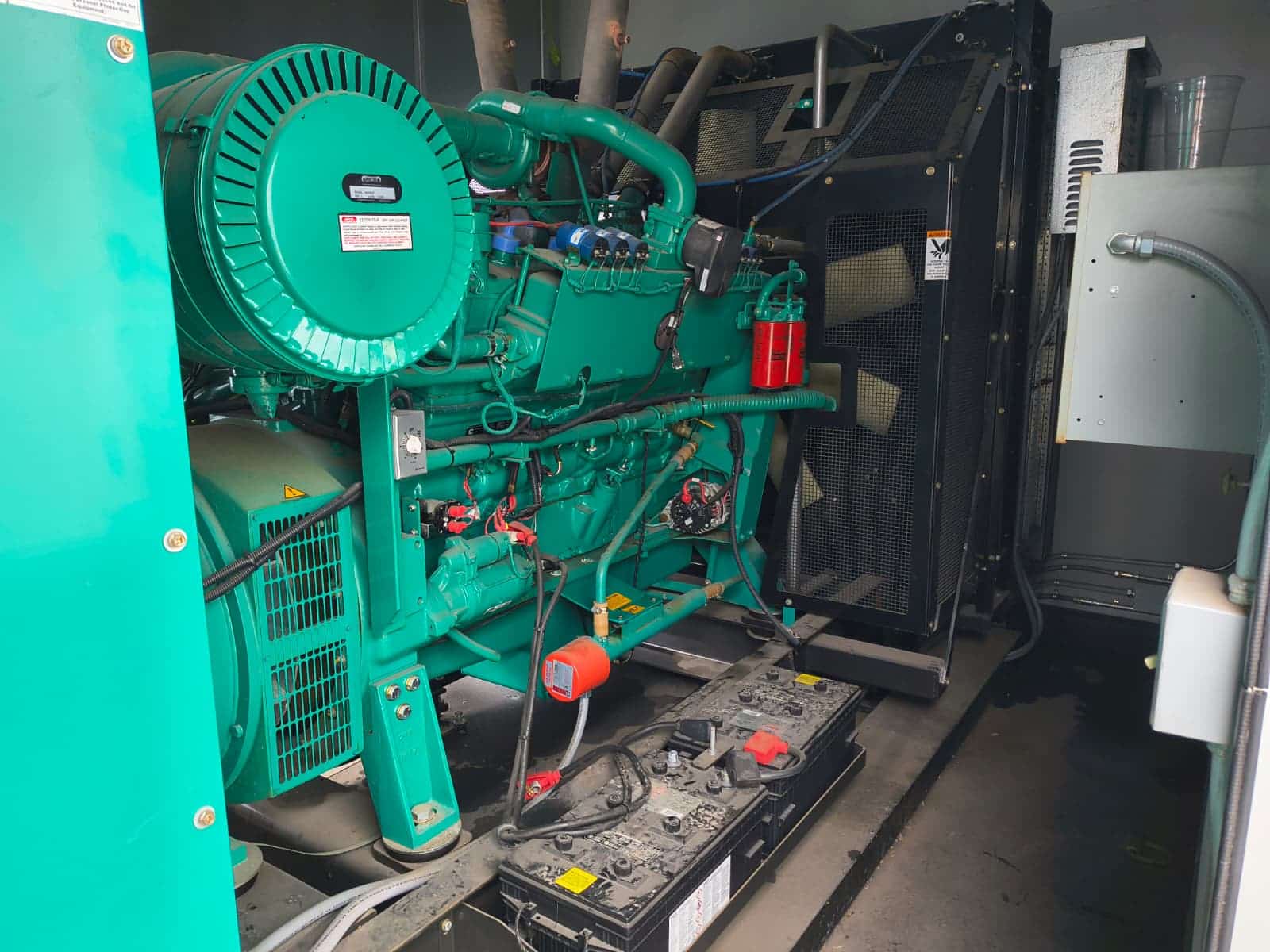 450 KW Cummins #GFGA, Natural Gas Generator, 120/208 Volt, 1800 RPM, 1600 amp Square D Masterpact breaker - Image 5