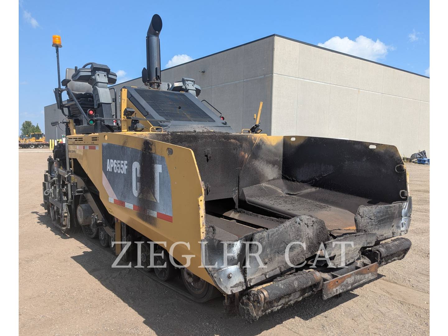 Caterpillar AP655F, Asphalt Paver, 8606 hours, S/N: MH600115, 2015 - Image 2
