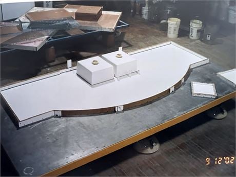 12' x 6' Vibco, vibratory table, 2000 lb. capacity, (2) vibration units, pneumatic isolators, (6) concrete - Image 6