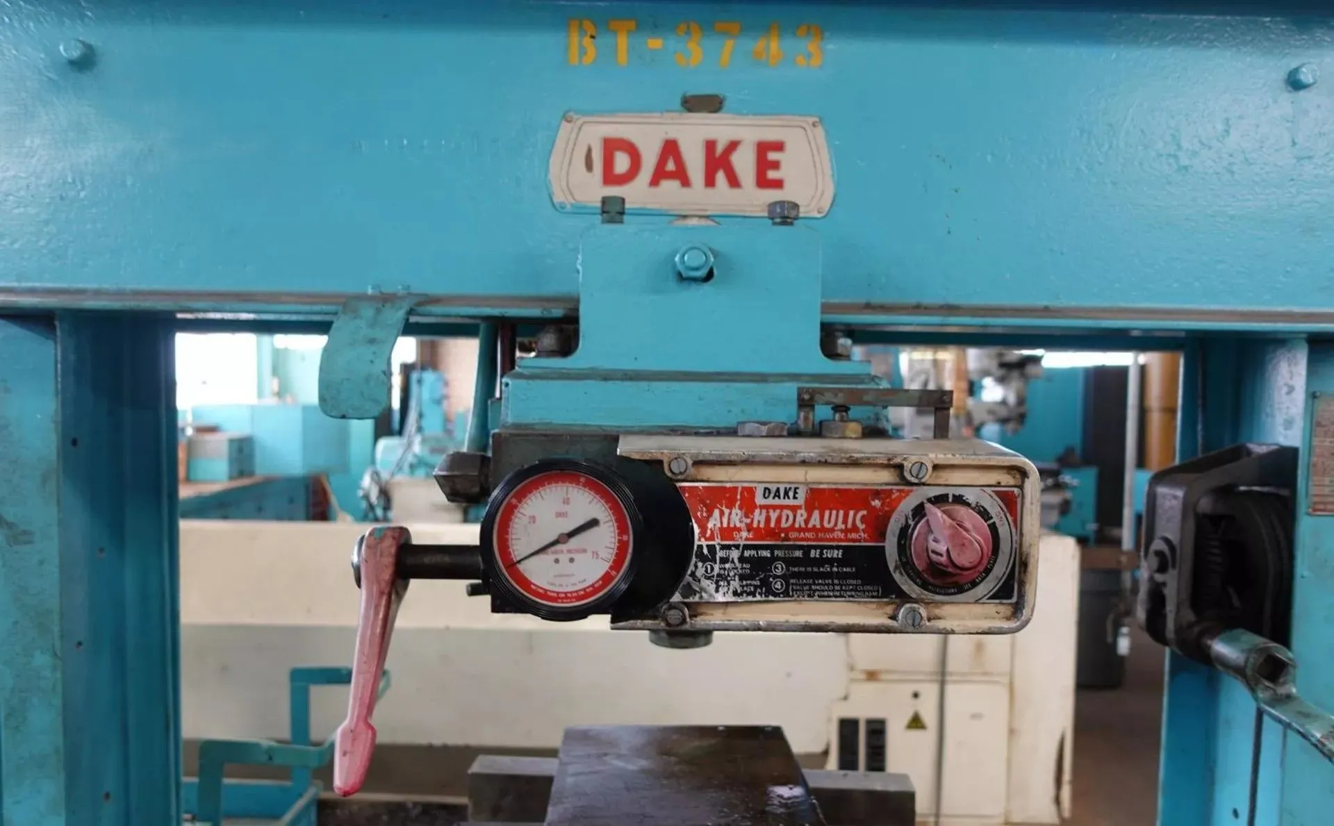 75 Ton, Dake #6-275, air hydraulic H-frame press, 10" stroke, 44" between uprights, 36" daylight - Image 4