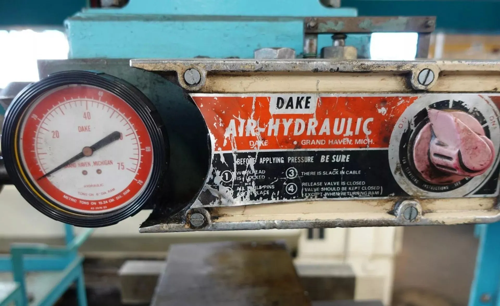 75 Ton, Dake #6-275, air hydraulic H-frame press, 10" stroke, 44" between uprights, 36" daylight - Image 5
