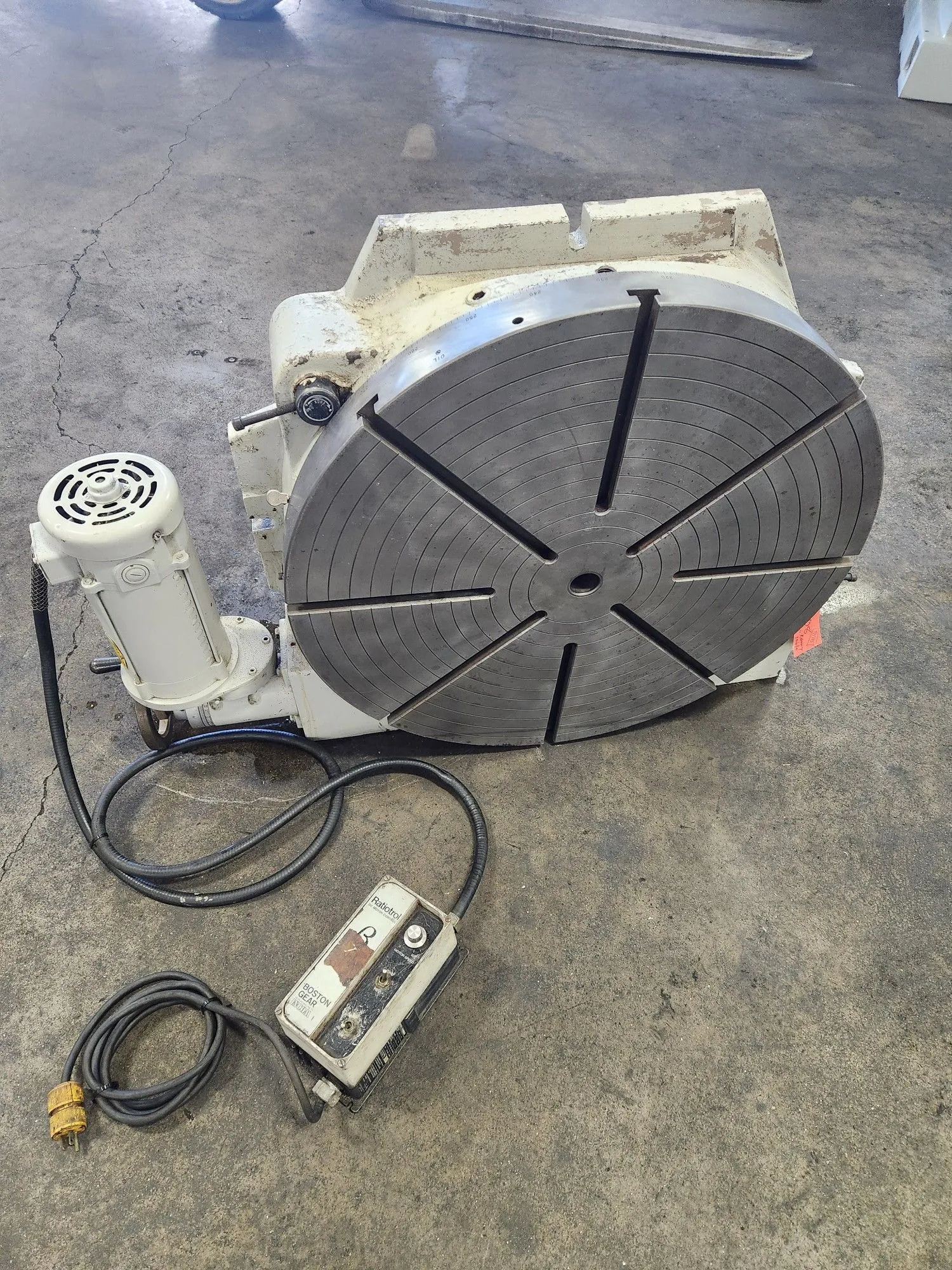 30" Troyke #U-30-P, power rotary table, T-slotted, 1-1/2" center hole, Ratiotrol DC motor control - Image 7